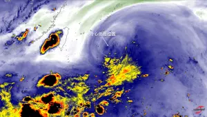 「冷心低壓」逼近台灣,大氣環境更加不穩定,垂直對流更加劇烈,午後容易大雷雨,並且延長到夜晚。(圖/「台灣颱風論壇|天氣特急」臉書) ▲「冷心低壓」逼近台灣,大氣環境更加不穩定,垂直對流更加劇烈,午後容易大雷雨,並且延長到夜晚。(圖/「台灣颱風論壇|天氣特急」臉書)