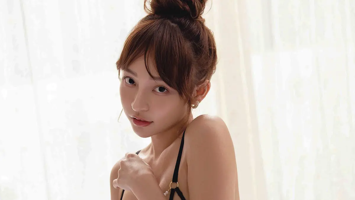 ▲林襄最新寫真作品演繹情趣內衣，旋即吸引8萬多人按讚。（圖／林襄臉書）