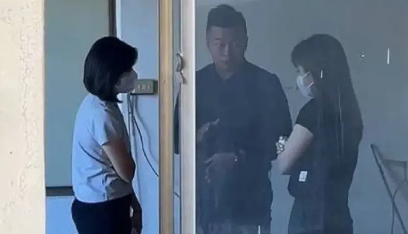 ▲林士傑女兒、民進黨台南市議員林依婷的臉書卻湧進不少不理性留言,這讓台南商圈文化觀光總會長黃舜屏看不下去,直言「留點口德。」(圖/翻攝畫面)