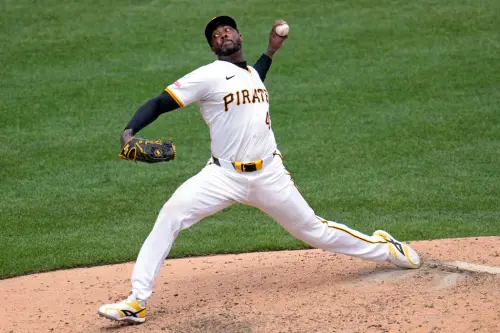 ▲根據《ESPN》記者Jeff Passan透露,「紅襪與 Aroldis Chapman 達成一份為期一年1075萬美元(約新台幣3.4億)合約」,紅襪將是Chapman生涯效力的第7支球隊。(圖/美聯社/達志影像) ▲Aroldis Chapman在2010年投出105.8mph(約170.3公里)速球,寫下大聯盟最快球速紀錄,同時也是金氏世界紀錄。(圖/美聯社/達志影像)