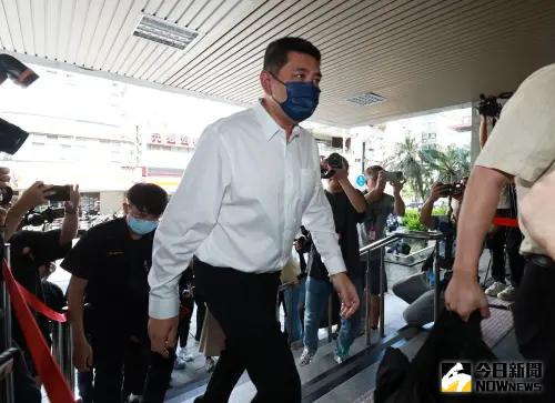 NONO二審仍判2年半！辯稱：沒射X不算　吹哨者小紅老師黑底圖發聲