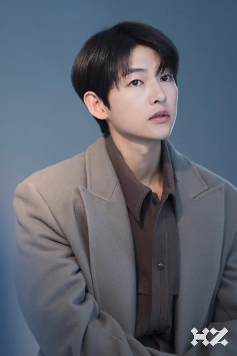 ▲▼宋仲基梅開二度，老婆Katy（下圖左）已懷上第二胎。（圖／翻攝HighZium studio部落格、뉴스엔&middot;NewsenTV YouTube）