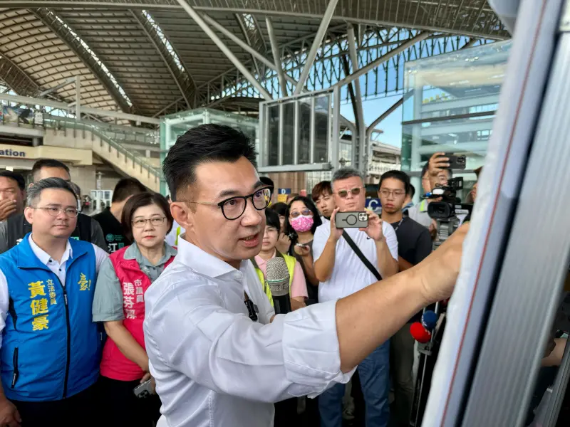 ▲江啟臣認為台中火車站的轉乘規劃，可以參考北車經驗。（圖／江啟臣辦公室提供，2024.07.08）