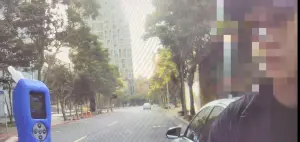 高凌風兒寶弟涉酒駕!停車場開出賓士違停路邊 恰好遇巡邏警遭逮