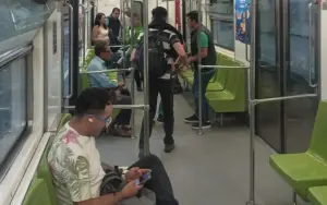AV女優把車廂當攝影棚真槍實彈拍攝！乘客看傻逃跑　地鐵火大譴責
