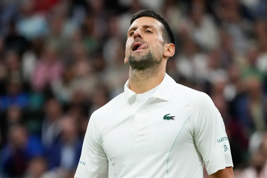 ▲Novak Djokovic直落三晉級溫布頓網球公開賽男單八強，在受訪時他將矛頭指向中央球場的部分球迷，稱這些人在他與丹麥好手Holger Rune的比賽中對他「不尊重」。（圖／美聯社／達志影像）