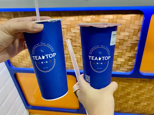 ▲TEA TOP外送「買一送一」優惠。（圖／記者蕭涵云攝）