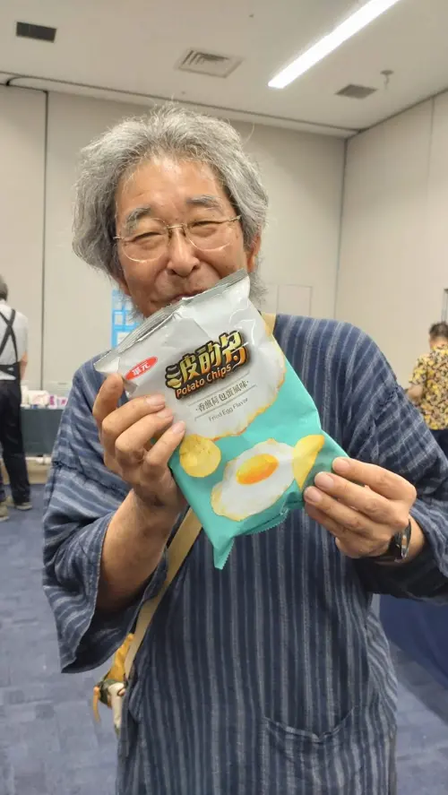 ▲華元旗下蚵仔煎、荷包蛋等特殊口味洋芋片屢屢創造討論熱潮，連日本人都被收服，也讓老字號品牌成功翻紅。（圖／臉書粉專「喜歡的文具實在太多了」授權引用）