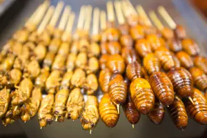 ▲推動昆蟲食品有助於新加坡提高糧食自給率。(圖/美聯社/達志影像) ▲推動昆蟲食品有助於新加坡提高糧食自給率。(圖/美聯社/達志影像)