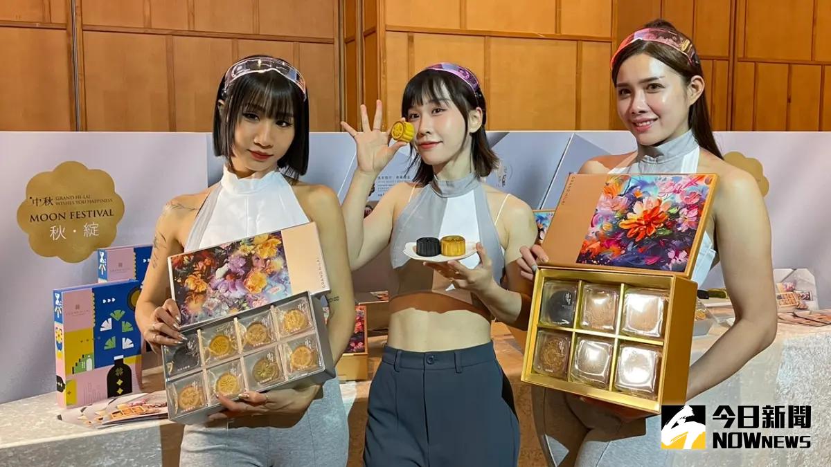 ▲搭上AI熱潮，今年的漢來情月中秋禮盒「典藏禮盒」與「風雅禮盒」，採用科技生成藝術模擬油畫風格。（圖／記者陳美嘉攝，2024.07.09）