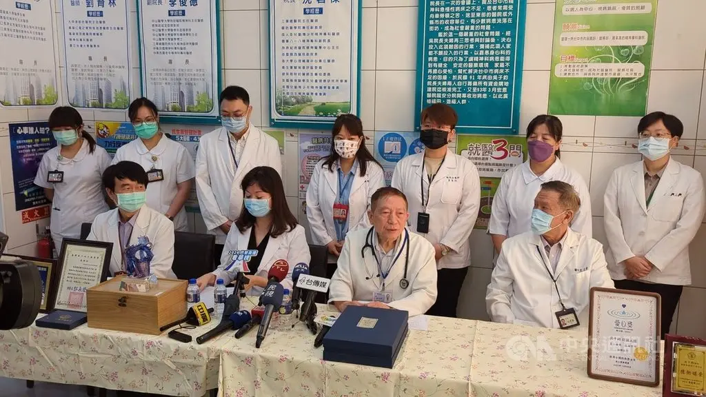 ▲醫院人員遭控涉嫌毆打1名患者，對此，台中宏恩醫院總院長吳子鈞今天出面向家屬與社會致歉。（圖／中央社）