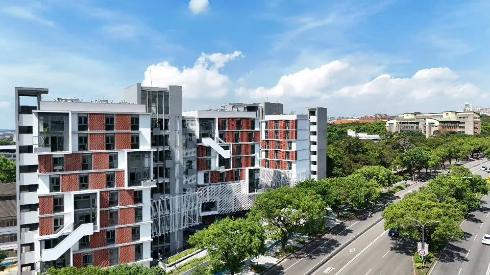 ▲座落於台灣大道旁的東海大學新宿舍，以綠建築概念打造。（圖／東海大學提供，2024.07.09）