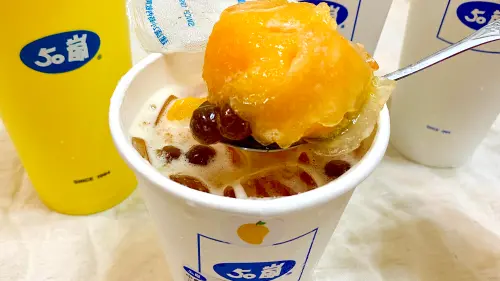 50嵐懷舊「芒果青」台北也有!50元爽喝芒果冰+青茶:再免費加料 ▲童年回憶50嵐懷舊神級手搖飲「芒果青」,不只台南、高雄回歸,現在台北、台中也喝得到,50元爽喝「芒果冰淇淋+青茶」降溫消暑,還能免費加料波霸或珍珠,連荔枝烏龍也開喝。(圖/記者蕭涵云攝)