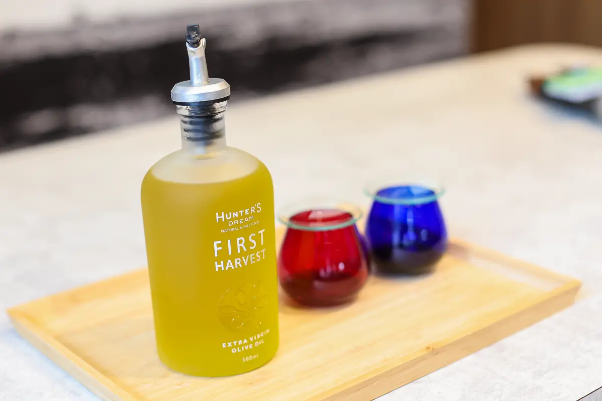 ▲來自澳洲的「獵人谷之夢」舉辦橄欖油節，達人分享如何挑選好油，以及正確的品油方式。（圖／業者提供）