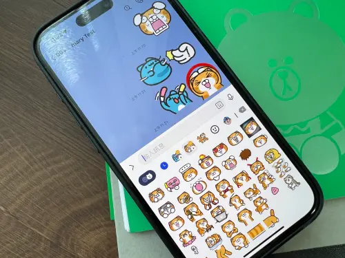 ▲LINE今起為期3天有「免費表情貼」可用，7月10日&nbsp;10:00~7月13日&nbsp;09:59期間內，用戶可免費下載「白爛貓」與「貓貓蟲咖波」動態表情貼，自下載當下算起免費試用72小時。（圖／記者周淑萍攝）