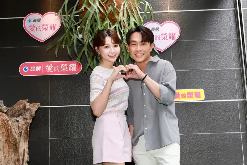▲傅子純、吳婉君、許仁杰、謝京穎在民視《愛的榮耀》飾演2對兄弟夫妻檔。(圖/民視提供) ▲傅子純、吳婉君、許仁杰、謝京穎在民視《愛的榮耀》飾演2對兄弟夫妻檔。(圖/民視提供)