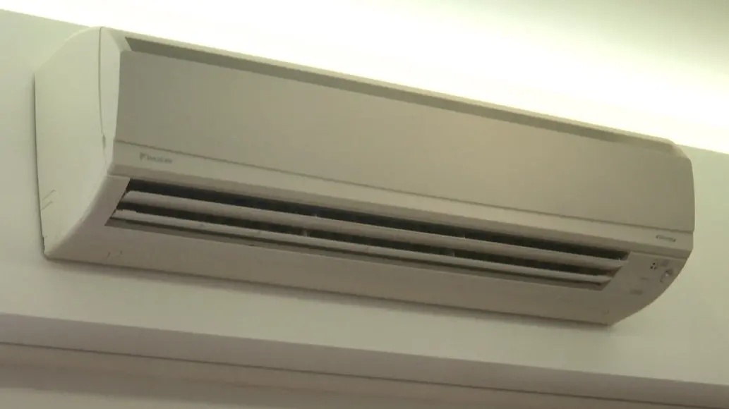 ▲冷氣滴水還可以繼續使用嗎？答案是可以，但建議盡快找出問題。（圖／家庭消費中心攝）