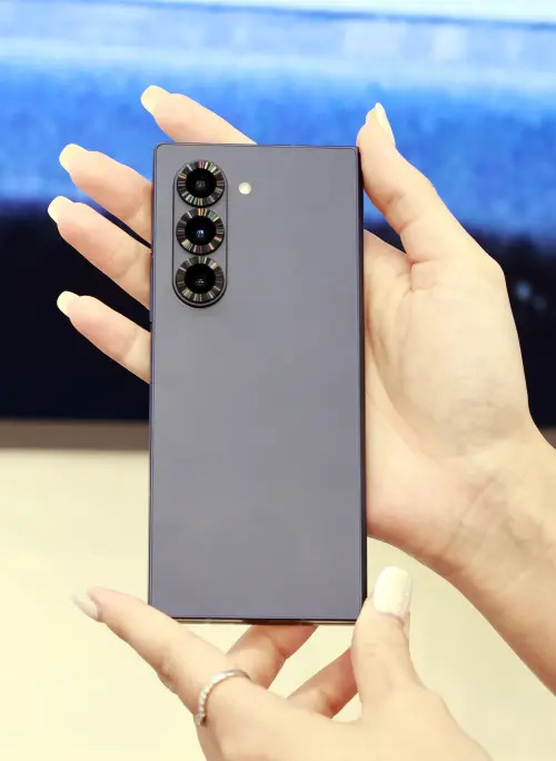 三星Galaxy Z Flip6、Galaxy Z Fold6。(圖/記者吳翊緁攝) ▲三星Galaxy Z Flip6、Galaxy Z Fold6。(圖/記者吳翊緁攝)