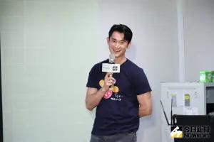 ▲吳慷仁和罕病兒童互動自然,剛出道時還沒什麼工作的時候,曾經到過家扶中心當義工。(圖/記者嚴俊強攝) ▲吳慷仁和罕病兒童互動自然,剛出道時還沒什麼工作的時候,曾經到過家扶中心當義工。(圖/記者嚴俊強攝)