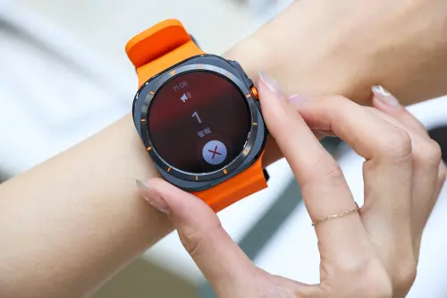 三星Galaxy Watch Ultra智慧錶、Galaxy Buds3系列耳機。(圖/記者陳明安攝) ▲三星Galaxy Watch Ultra智慧錶、Galaxy Buds3系列耳機。(圖/記者陳明安攝)
