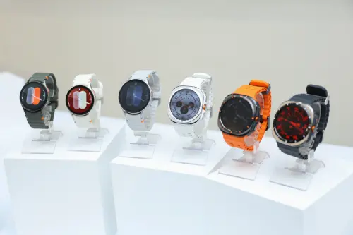 ▲三星Galaxy Watch Ultra智慧錶、Galaxy Buds3系列耳機。（圖／記者陳明安攝）