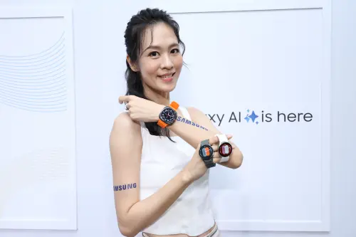 ▲三星Galaxy Watch Ultra智慧錶、Galaxy Buds3系列耳機。（圖／記者陳明安攝）