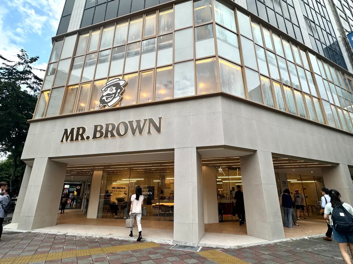 ▲金車旗下咖啡品牌「伯朗咖啡館」，為了適應咖啡市場的改變，首次打造出「南京概念店」。（圖／記者鍾怡婷攝）