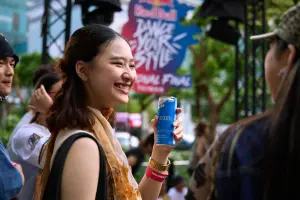消暑「小藍罐」!Red Bull Summer Edition 六月莓風味新上市。(圖/Red Bull提供) ▲消暑「小藍罐」!Red Bull Summer Edition 六月莓風味新上市。(圖/Red Bull提供)
