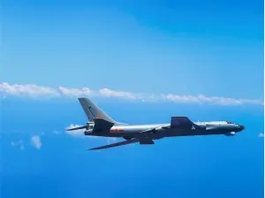 ▲國防部公布空軍戰機所拍攝共軍轟6轟炸機監偵照片。(圖/國防部提供 ▲國防部公布空軍戰機所拍攝共軍轟6轟炸機監偵照片。(圖/國防部提供