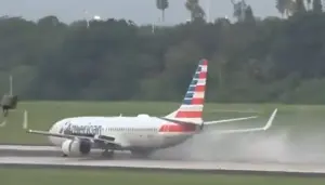 影／波音737每日任務解鎖！美國航空客機起飛前爆胎　冒煙畫面曝
