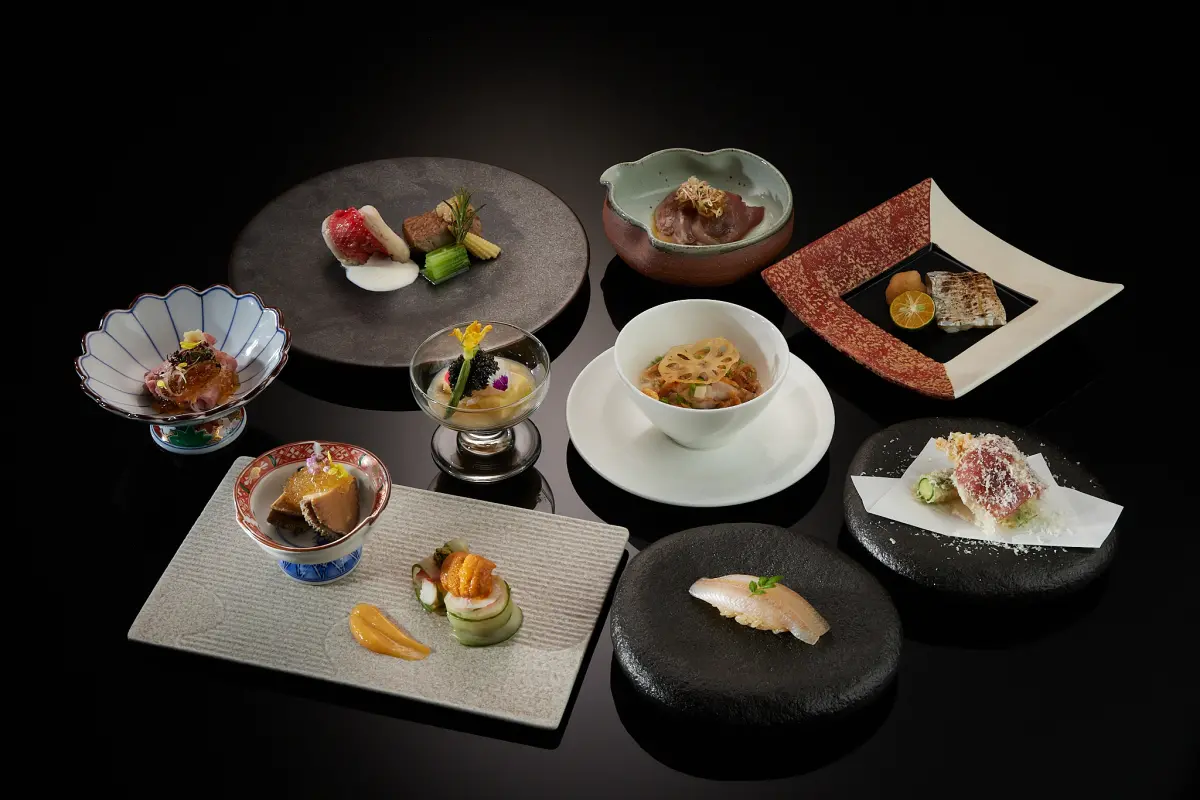 ▲由老饕級的蔡辰男會長一手打造的「海峽會」，內藏多家餐廳，其中的壽司料理長「阪口琢磨」，攜手割烹、會席的料理長「門間賢彥」推出新一季「辰日本料理《夏季盛典》」，每位每套3,500~8,000元。（圖／海峽會提供）