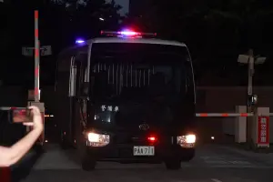 快訊／3度闖關仍被收押　鄭文燦囚車出發了！送往桃園監獄畫面曝
