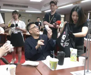 徐巧芯 ▲徐巧芯準備「鄭文燦早餐組合」給國民黨立委。(圖/讀者提供)