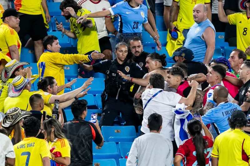 美洲盃4強爆衝突！哥倫比亞球迷攻擊烏拉圭親友團　Nunez被打一拳