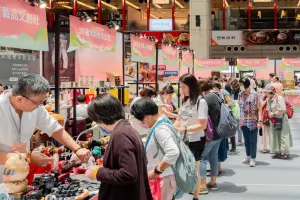 花蓮好物展把夜市搬到北車　曾記麻糬、德國豬腳等80組店家一次逛
