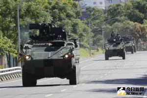 戰備部隊CM-32、CM-34裝步戰鬥車,以及輕型戰術輪車、悍馬車、維星車組成車隊自營區出發後迅速抵達戰備位置 ▲戰備部隊CM-32、CM-34裝步戰鬥車,以及輕型戰術輪車、悍馬車、維星車組成車隊自營區出發後迅速抵達戰備位置。(圖/記者莊全成攝,2024.07.12)