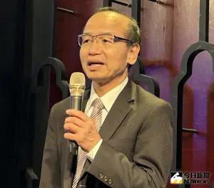 ▲財政部關務署高雄關關務長陳木榮說明該關10位一級主管調動的情形。(圖/記者黃守作攝) ▲財政部關務署高雄關關務長陳木榮說明該關10位一級主管調動的情形。(圖/記者黃守作攝)