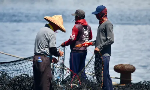 ▲捷絲旅宜蘭礁溪館「向海洋致敬！親魚樂」住房專案，旨在推廣親子海洋教育，讓大人和小孩了解永續海洋漁業的重要性，珍惜豐富的海洋資源。(圖／取自溪和水產臉書)