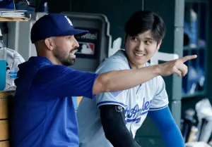 ▲大谷翔平9局上敲出適時安打,幫助道奇隊演出大逆轉戲碼。(圖/美聯社/達志影像) ▲大谷翔平9局上敲出適時安打,幫助道奇隊演出大逆轉戲碼。(圖/美聯社/達志影像)