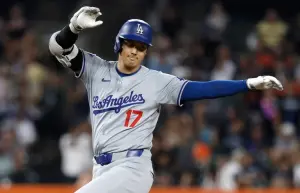 ▲大谷翔平9局上敲出適時安打,打破11打席未敲安低潮。(圖/美聯社/達志影像) ▲大谷翔平9局上敲出適時安打,打破11打席未敲安低潮。(圖/美聯社/達志影像)