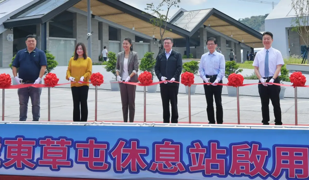 ▲卓榮泰等人為國道6號東草屯休息站主持啟用典禮。（圖／行政院提供，2024.07.13）