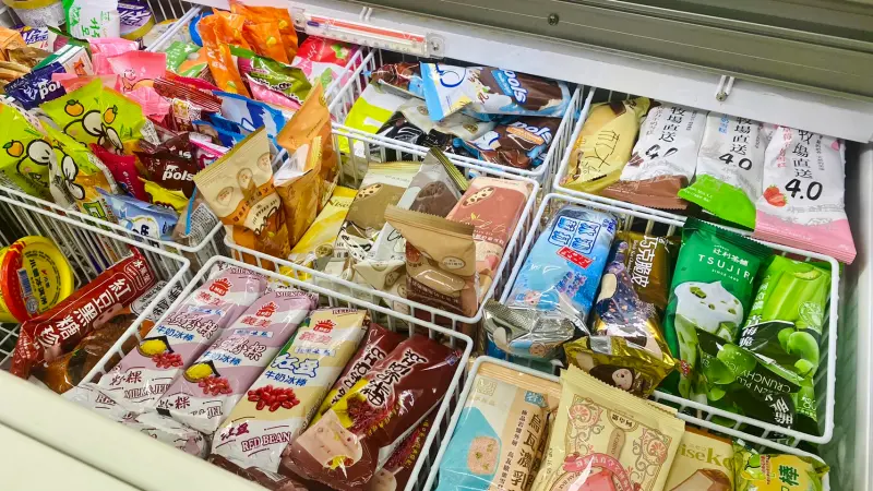 ▲高溫熱到不行，5折冰品消暑必備，《NOWnews》整理7-11、全家、全聯冰品優惠一次看。（圖／記者黃韻文攝）