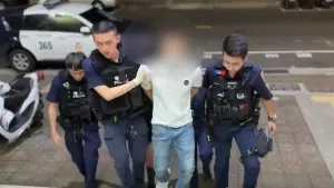 違規拒攔查!新北毒販車手開「掛假牌」賓士載妹 警強勢破窗逮人