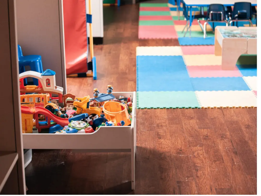 ▲台北市民生社區某幼兒園，傳出虐童、猥褻案件，經教育局調查後認定屬實，分別對3名教保員開罰60萬、40萬、40萬。（圖取自Unsplash圖庫）