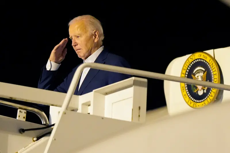 ▲美國總統拜登（Joe Biden）即將退選的傳聞不斷，還有報導稱拜登的幾項競選籌款活動已被擱置，不過拜登陣營重申會選到底，夏威夷州長也透露拜登將會出席29日的募款活動。（圖／美聯社／達志影像）