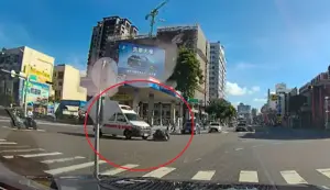 救護車鳴笛沒人讓！騎士狂衝被撞翻　畫面曝光網炸：這是台灣嗎？
