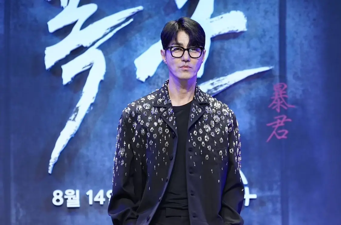 車勝元滿身血舉槍「手差點廢掉」！《暴君》導演：他都不用替身 日韓 娛樂 NOWnews今日新聞