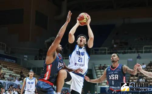 ▲中華男籃曾祥鈞肩負禁區護框與籃板重任，只要守住禁區並壓低南韓快攻轉換效率，中華隊勝算將大幅提升。（圖／記者葉政勳攝）