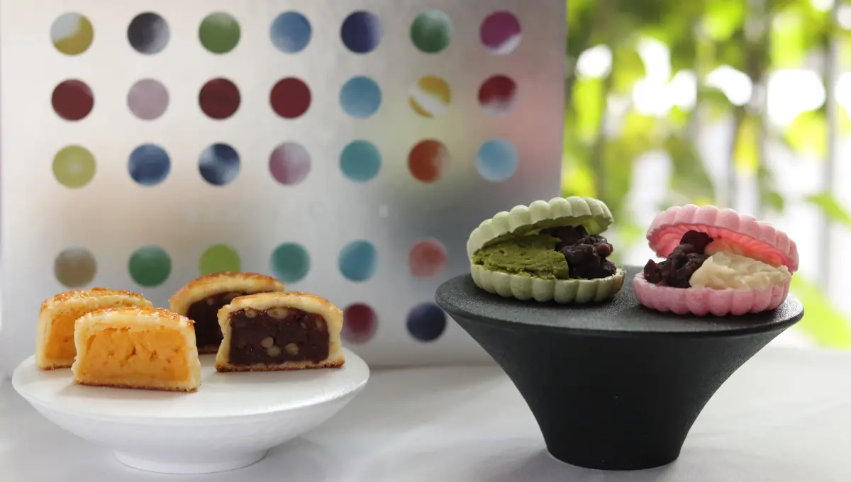 ▲晶英國際行館今年中秋大玩創意，結合中、日兩種應時應景的點心，由甜點與烘焙主廚共同研發，推出純手工自製的「最中．明月」佳節禮盒。（圖／晶英國際行館提供）