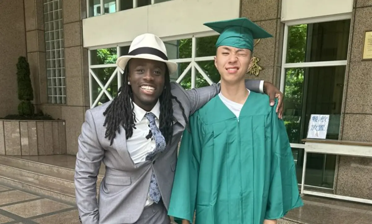 ▲有台灣最強高中生封號的Ray，先前高中畢業典禮時，Twitch大神Kai Cenat曾飛到台灣親自祝賀。（圖/X@Kai Cenat）